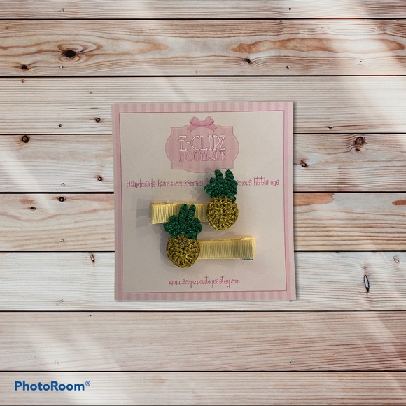 New pair of handmade crochet Pineapple girls clips - Picture 3 of 3